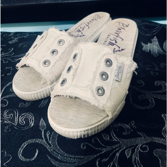 Blowfish distressed look slides- 6.5 ladies ✅ - Picture 2 of 6